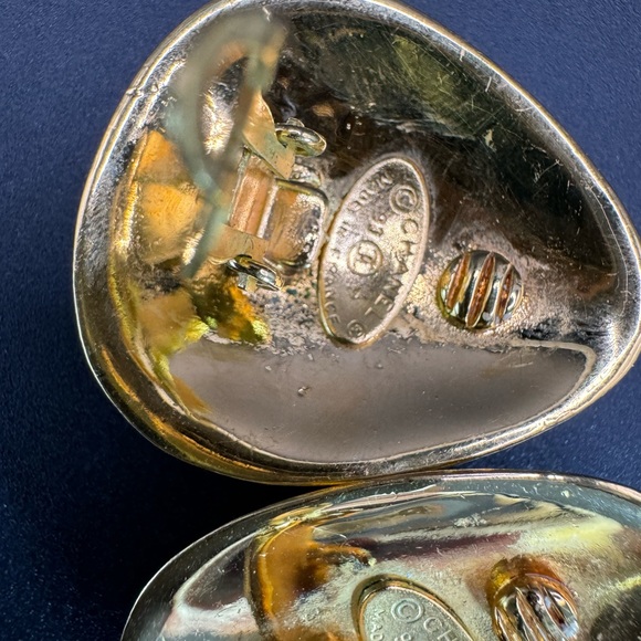 ‼️FINAL PRICE‼️  LOT 354 24K gold plated Chanel vintage clip on earrings - Picture 10 of 12